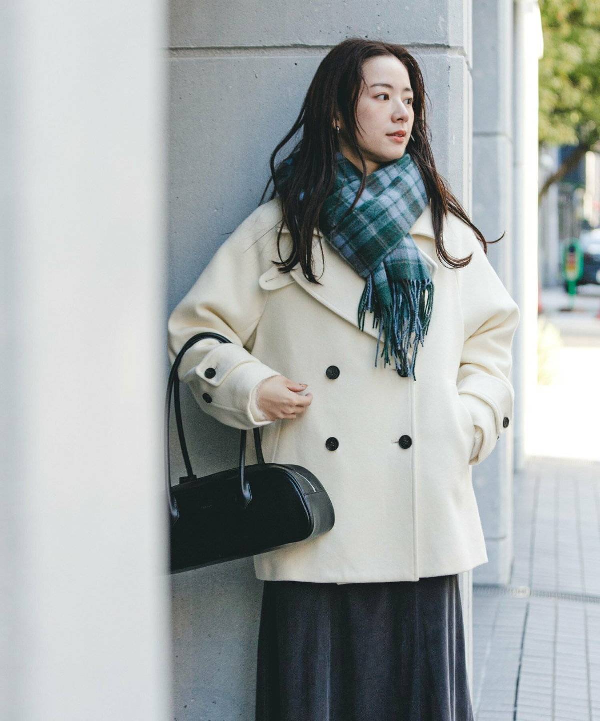 スカートコーデの女性