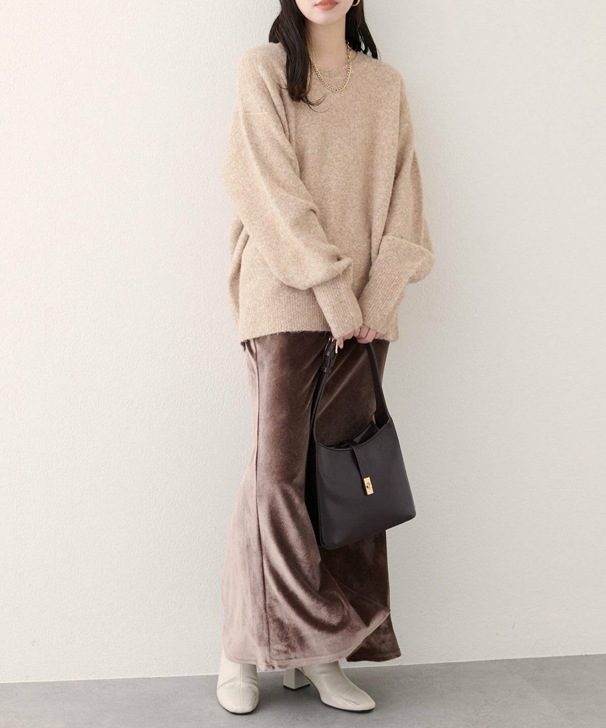 スカートコーデの女性