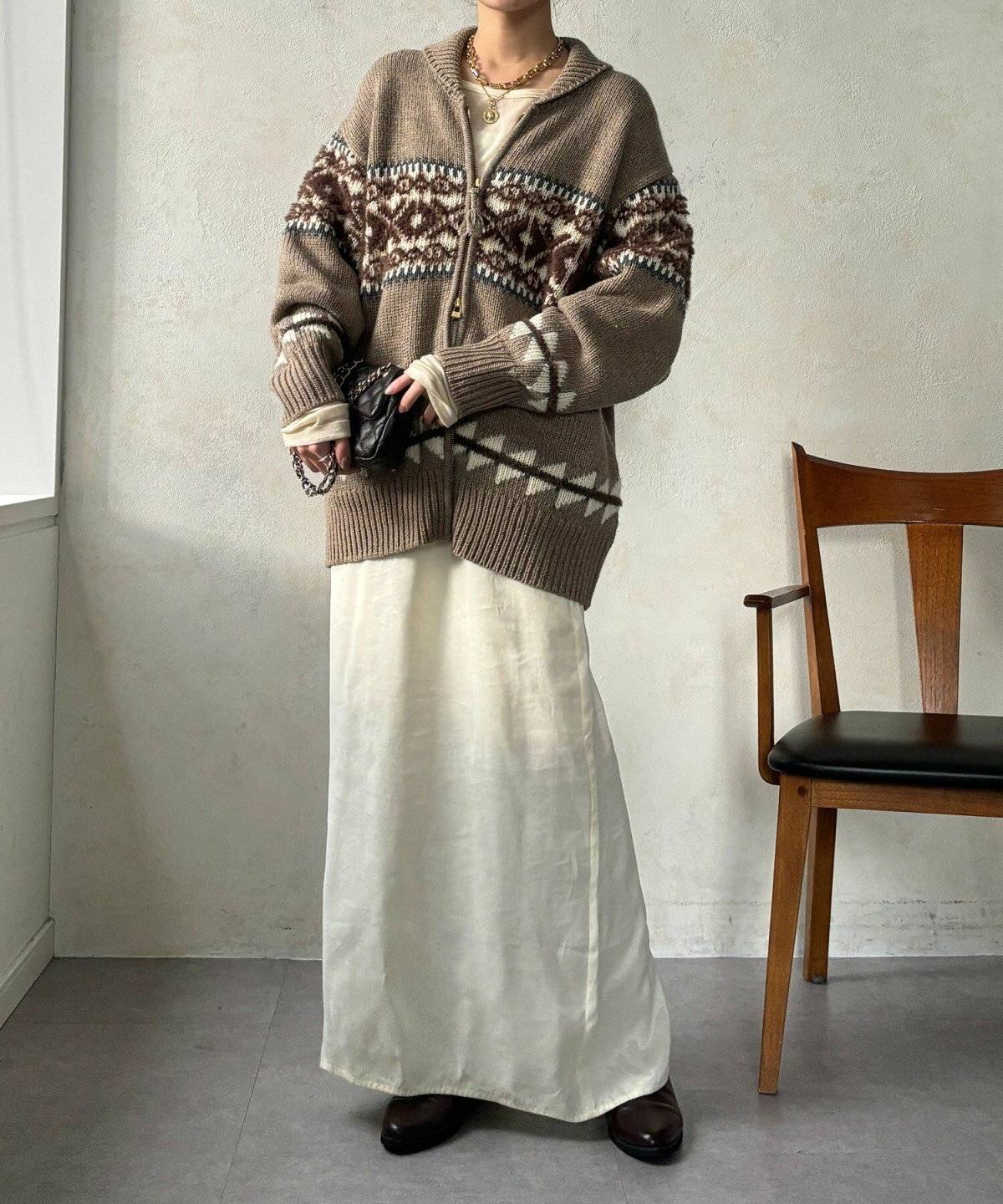 スカートコーデの女性