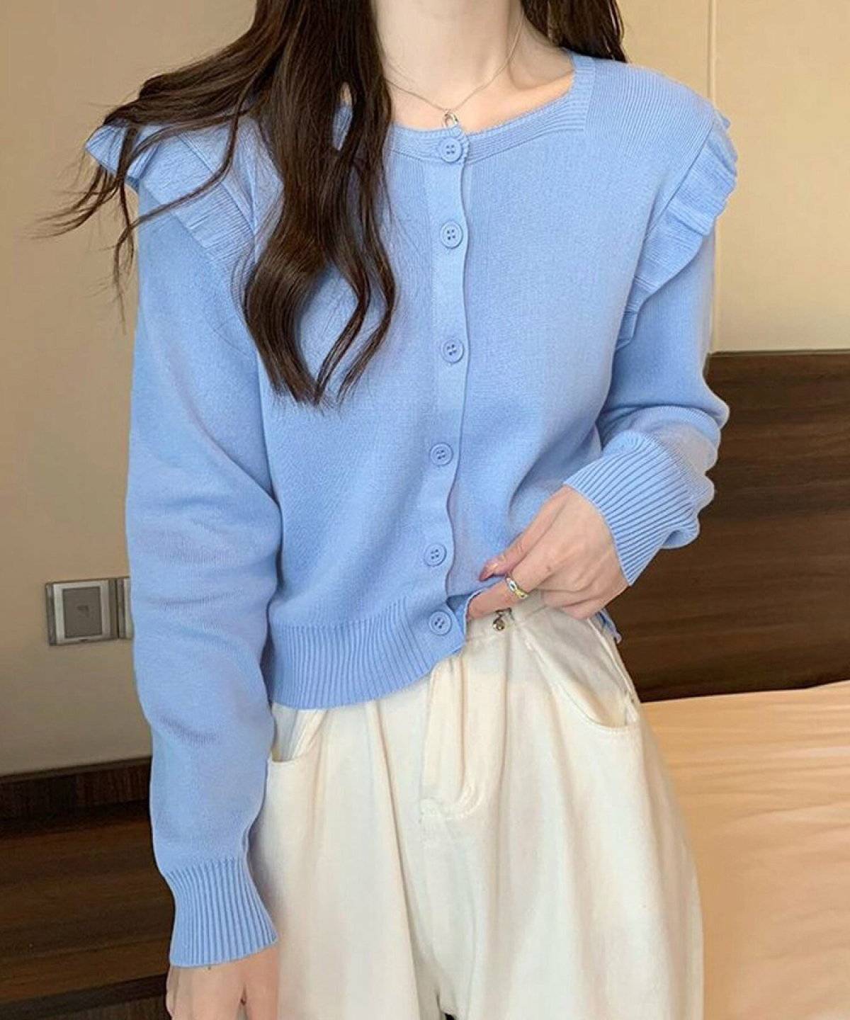 パンツコーデの女性