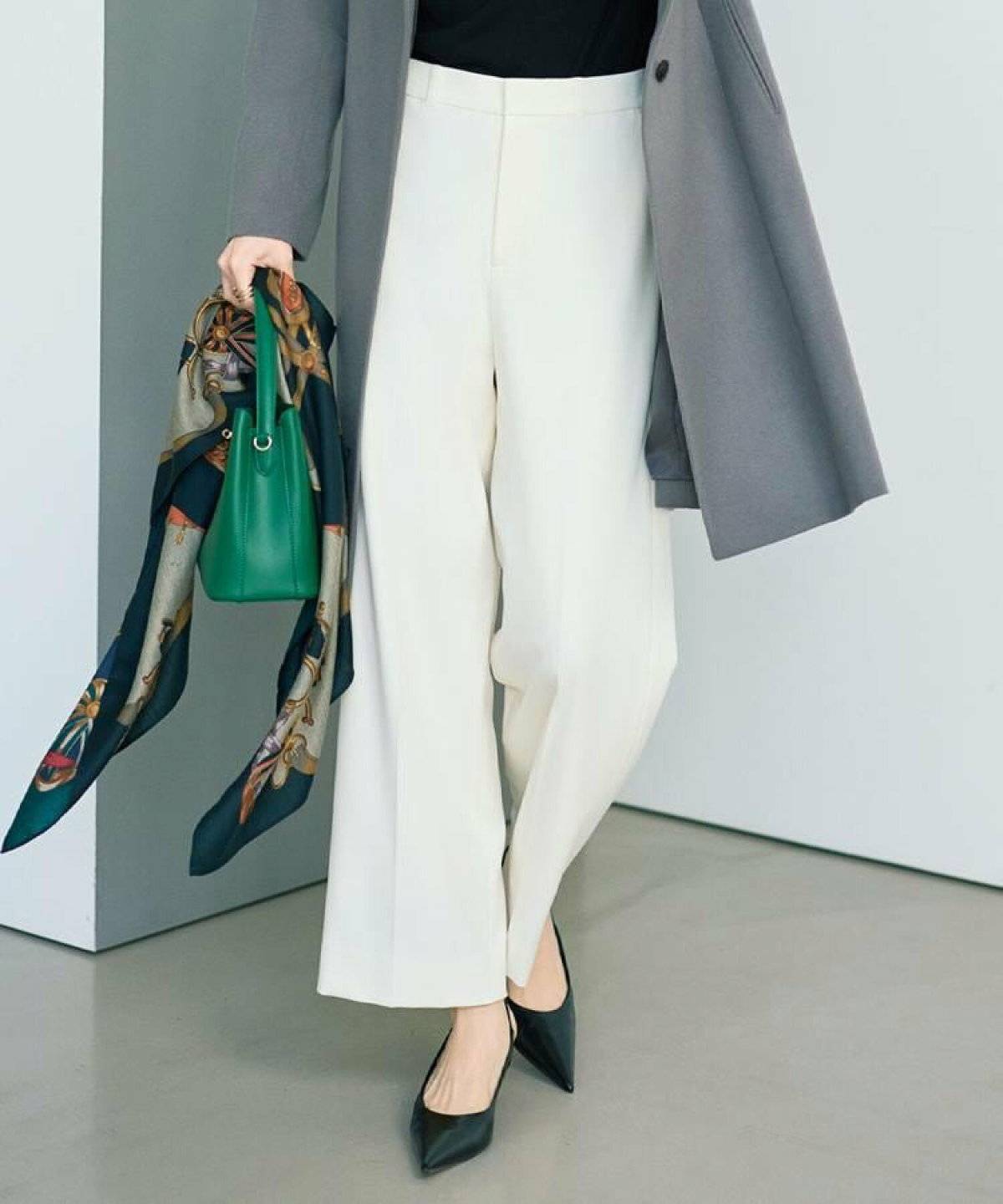 春コーデの女性