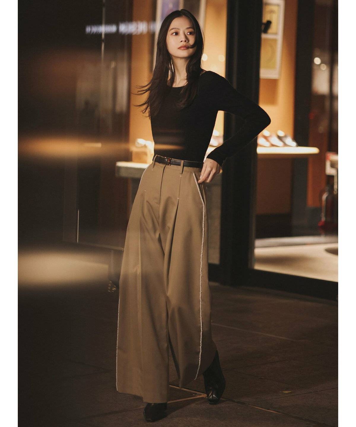 春コーデの女性