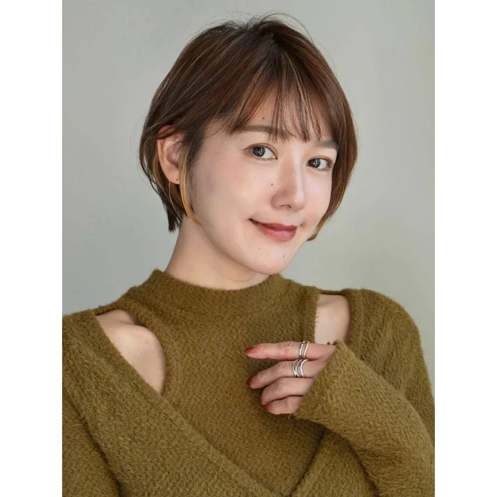 イヤリングカラー×大人ショート