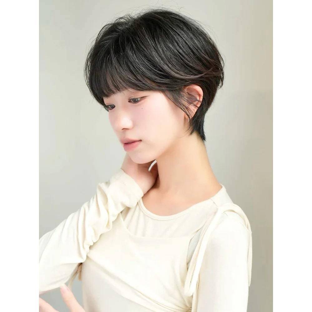 小顔見えする前下がりショート