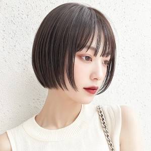  アッシュブラックのミニボブヘア 