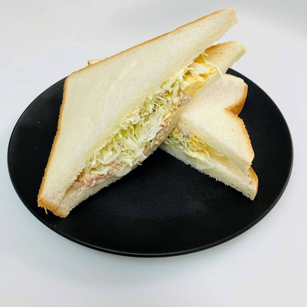 JAグループ公式の「鮭マヨネーズとたまごとキャベツのサンドイッチ」のレシピ