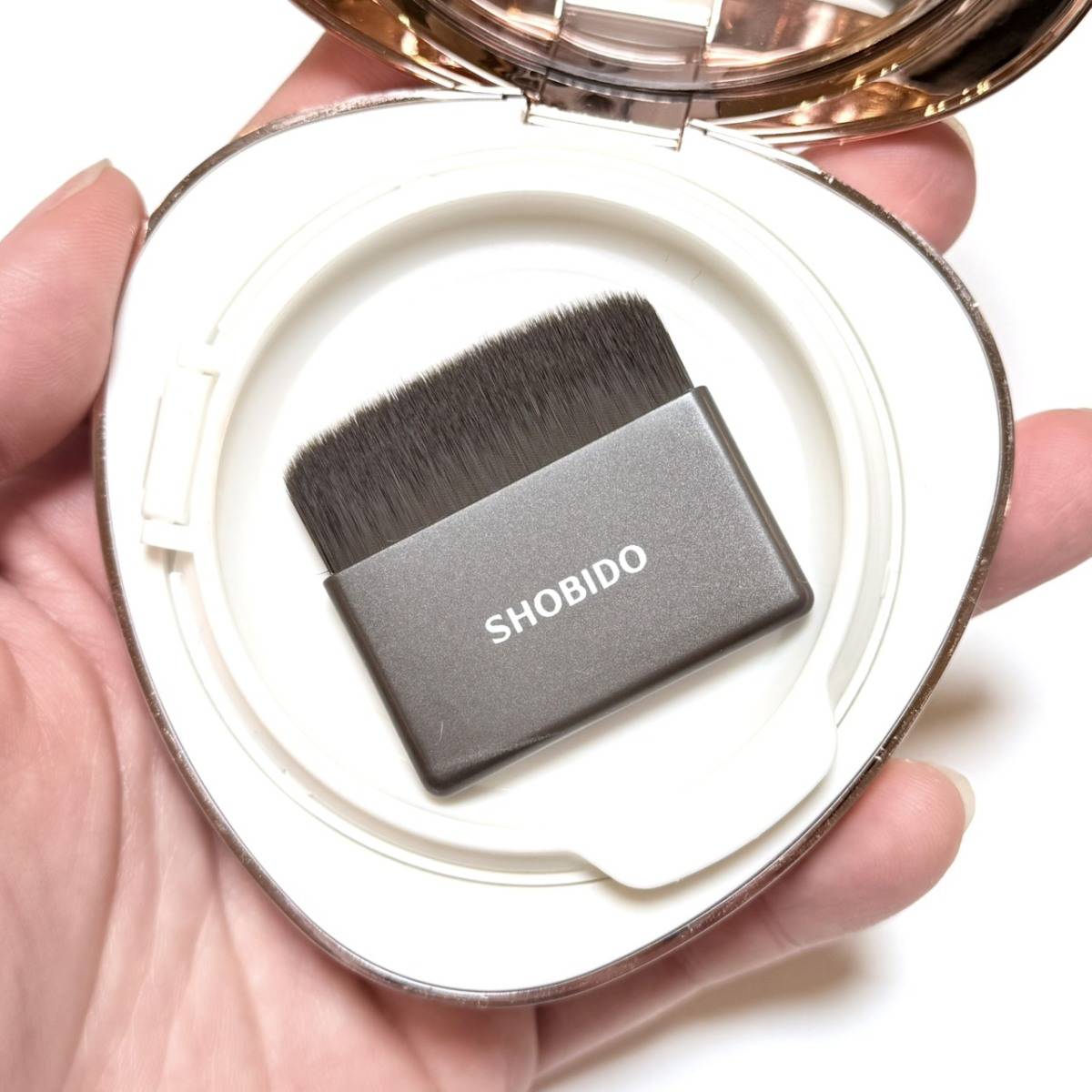 粧美堂のクッションファンデブラシ