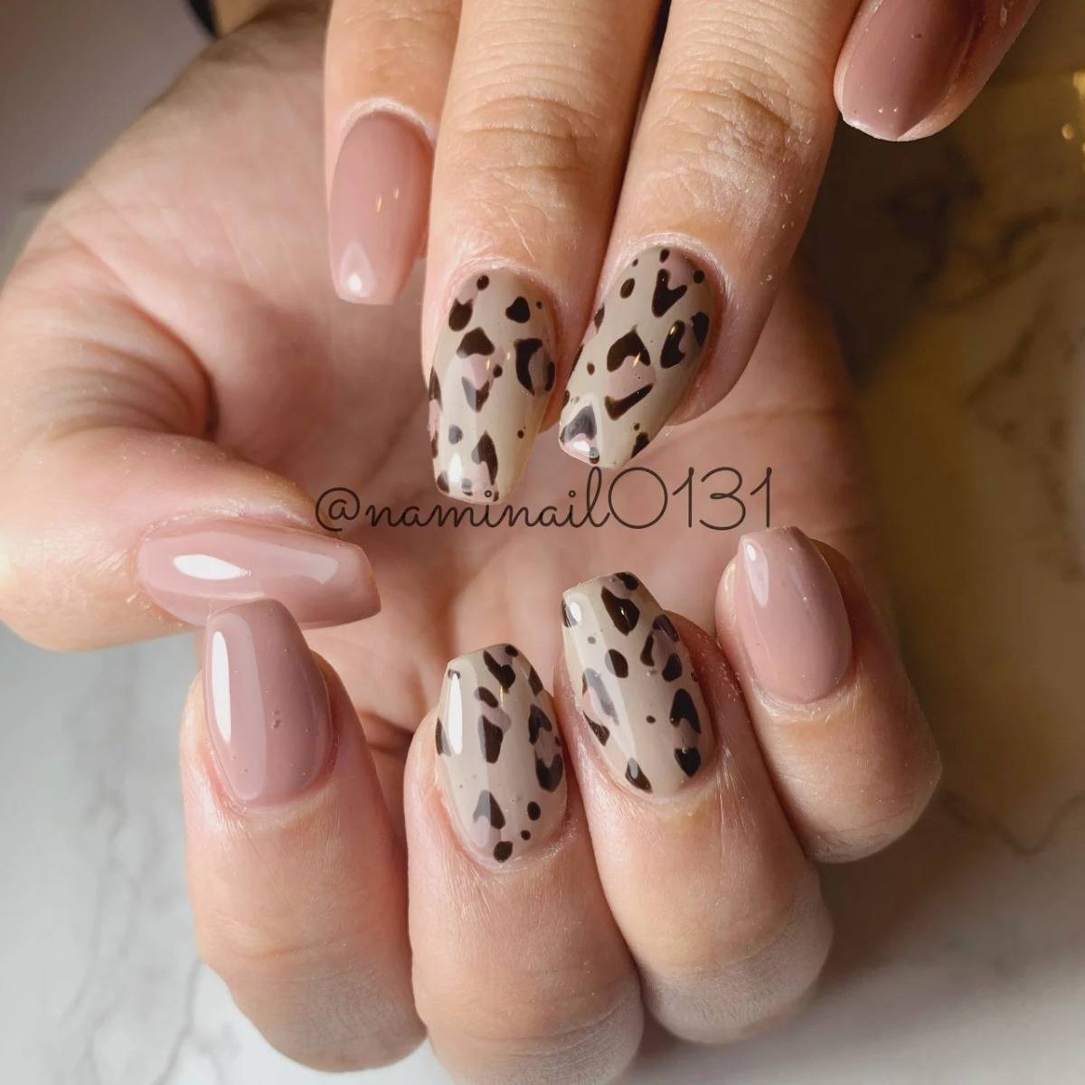 ピンクベージュネイル