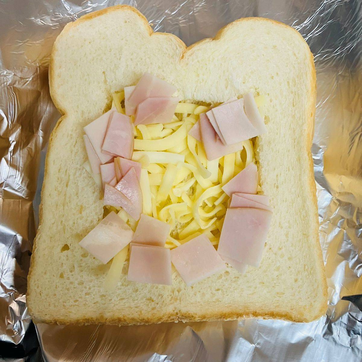 ヤマザキ公式の「オリーブオイル香る ガレット風トースト」のレシピ