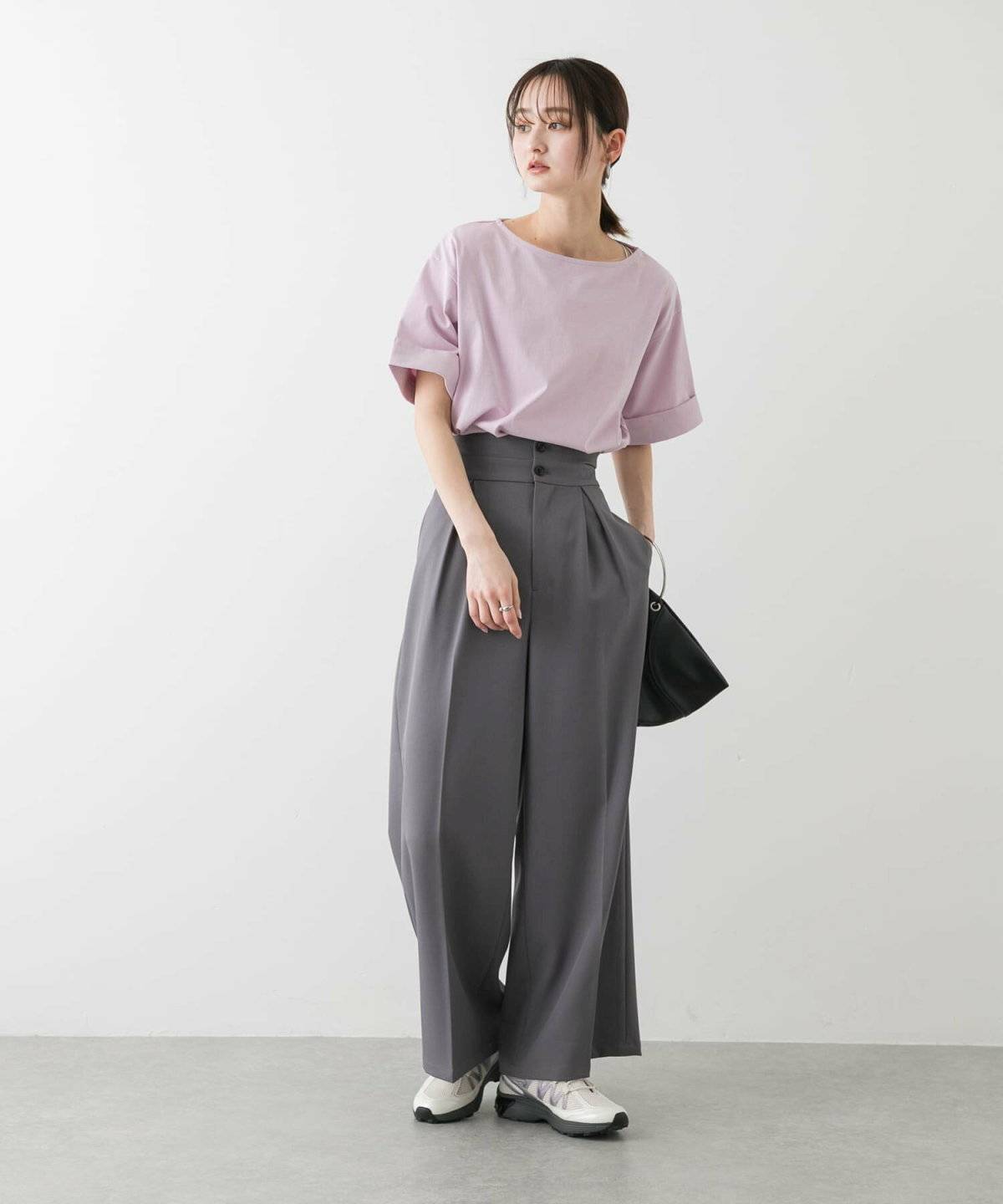 夏コーデの女性