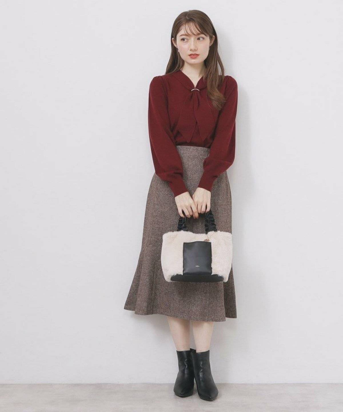 同系色でまとめたボルドーコーデ