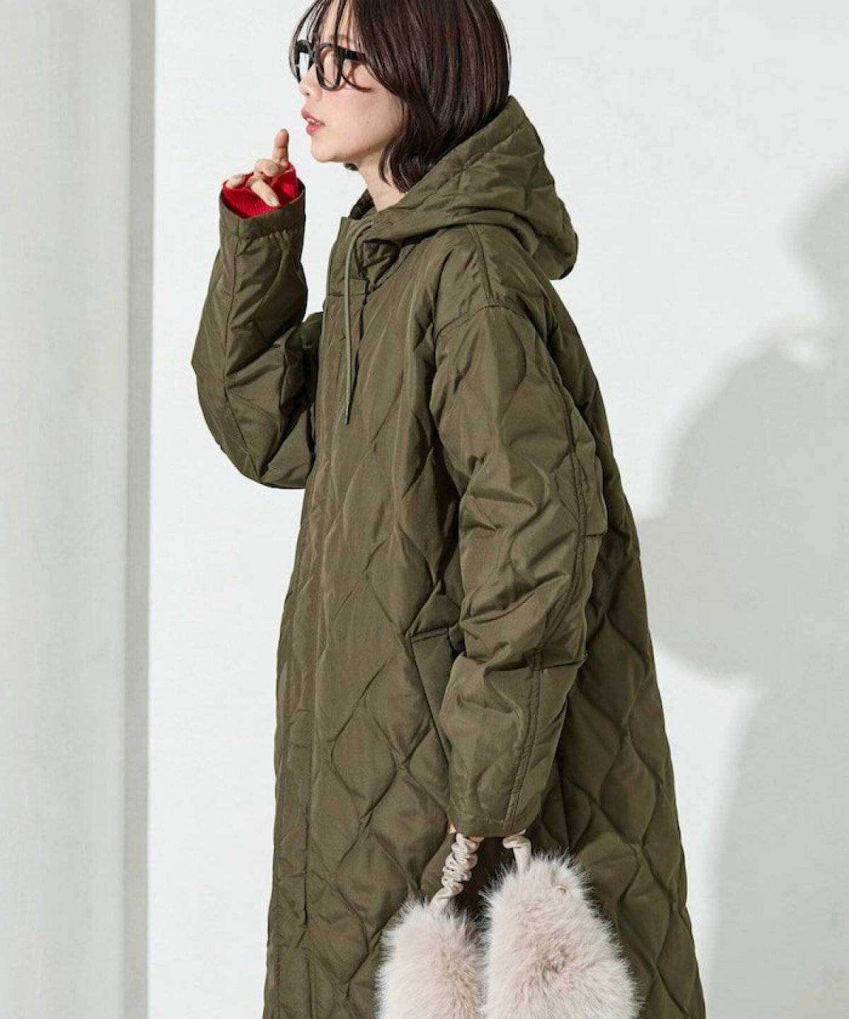 ボルドーをアクセントカラーに使ったコーデ