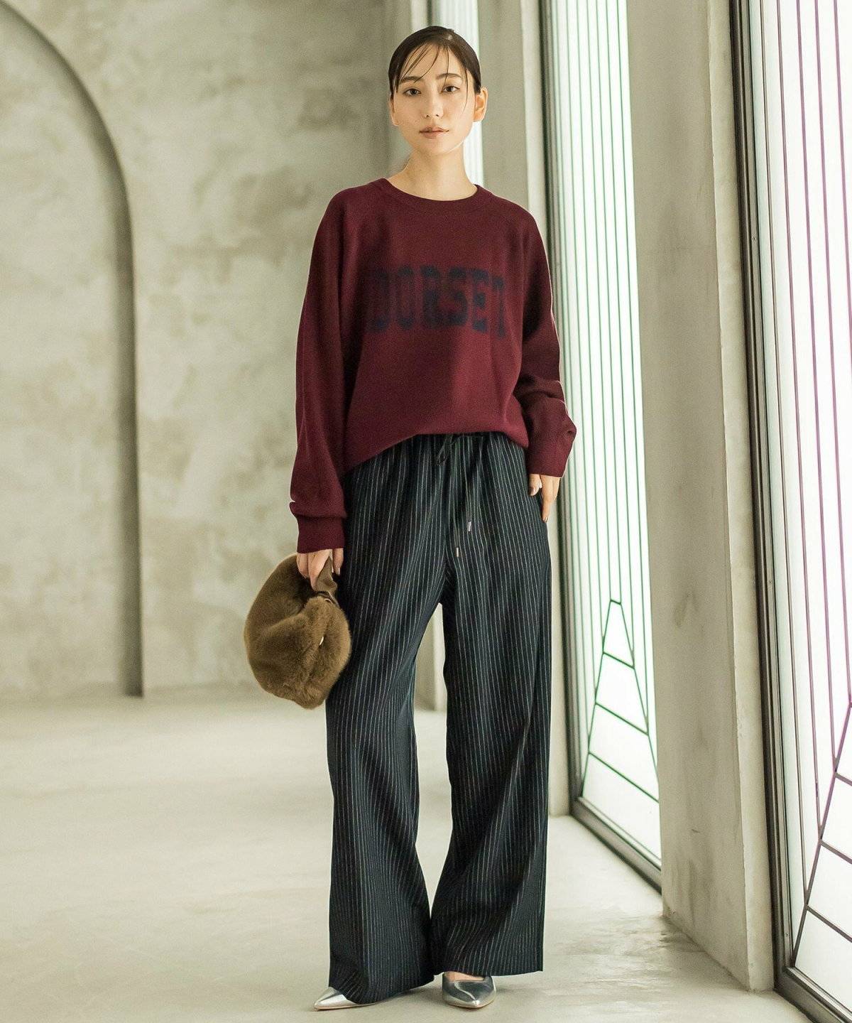 ボルドー×ワイドパンツのコーデ