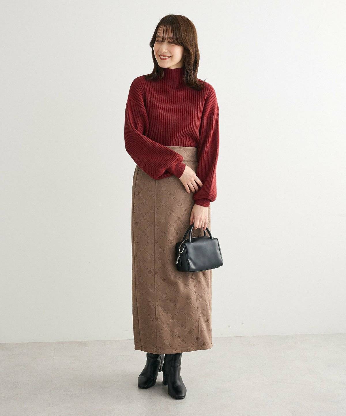 ボルドー×ベージュのコーデ