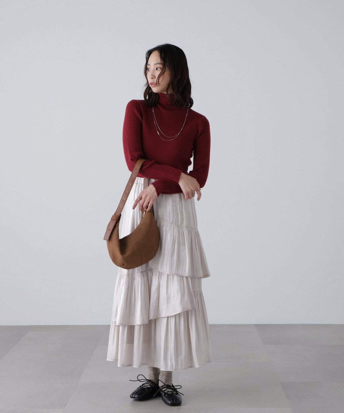 ボルドー×ホワイトのコーデ