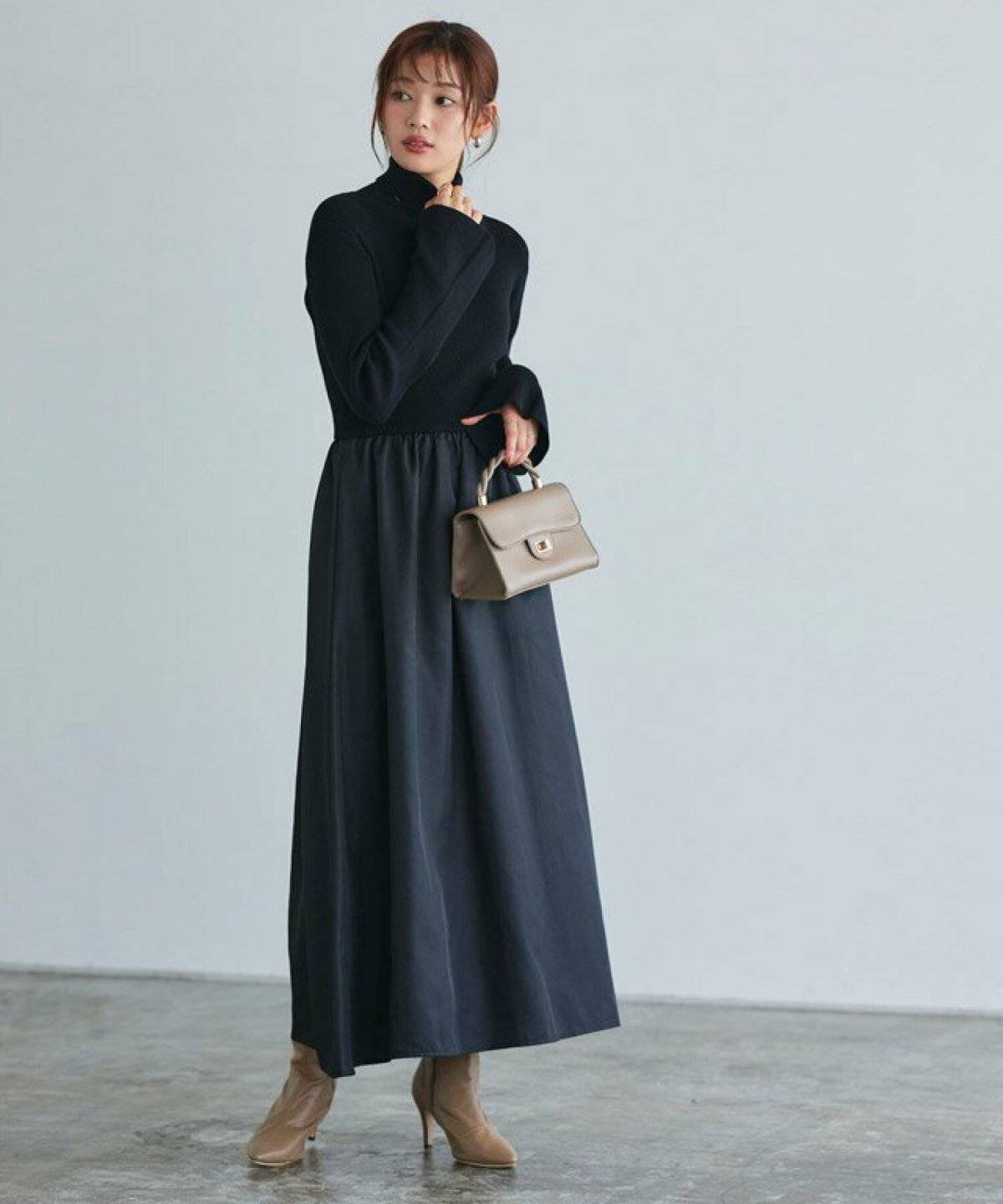 ワンピースコーデの女性