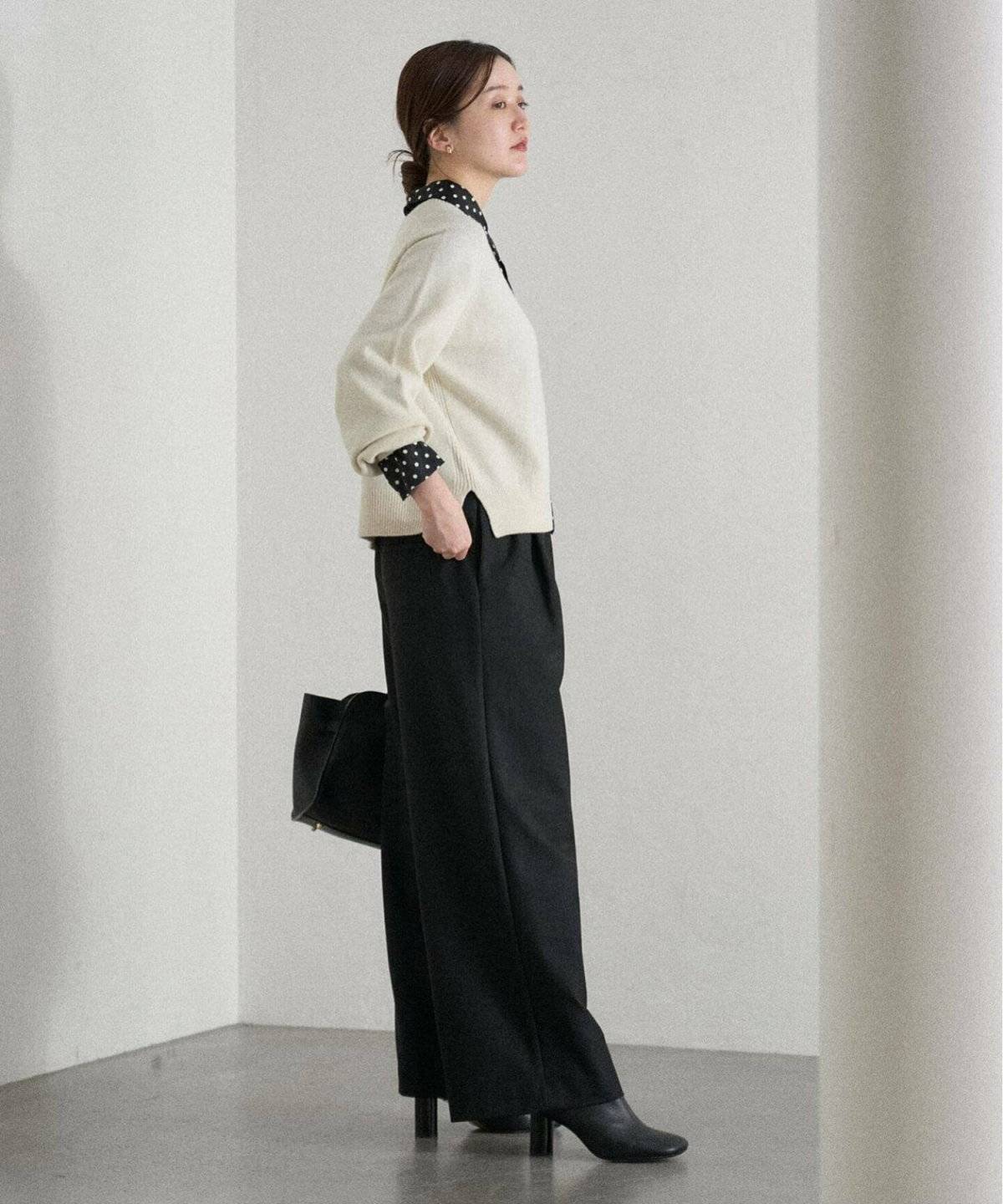 ニットをレイヤード