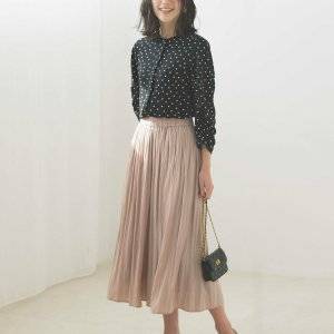 黒のドットブラウスを使った春コーデおすすめ10選♪ON・OFF着回し