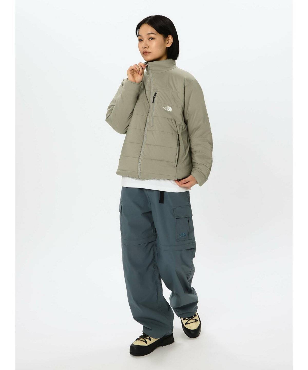 マウンテンパーカーコーデ