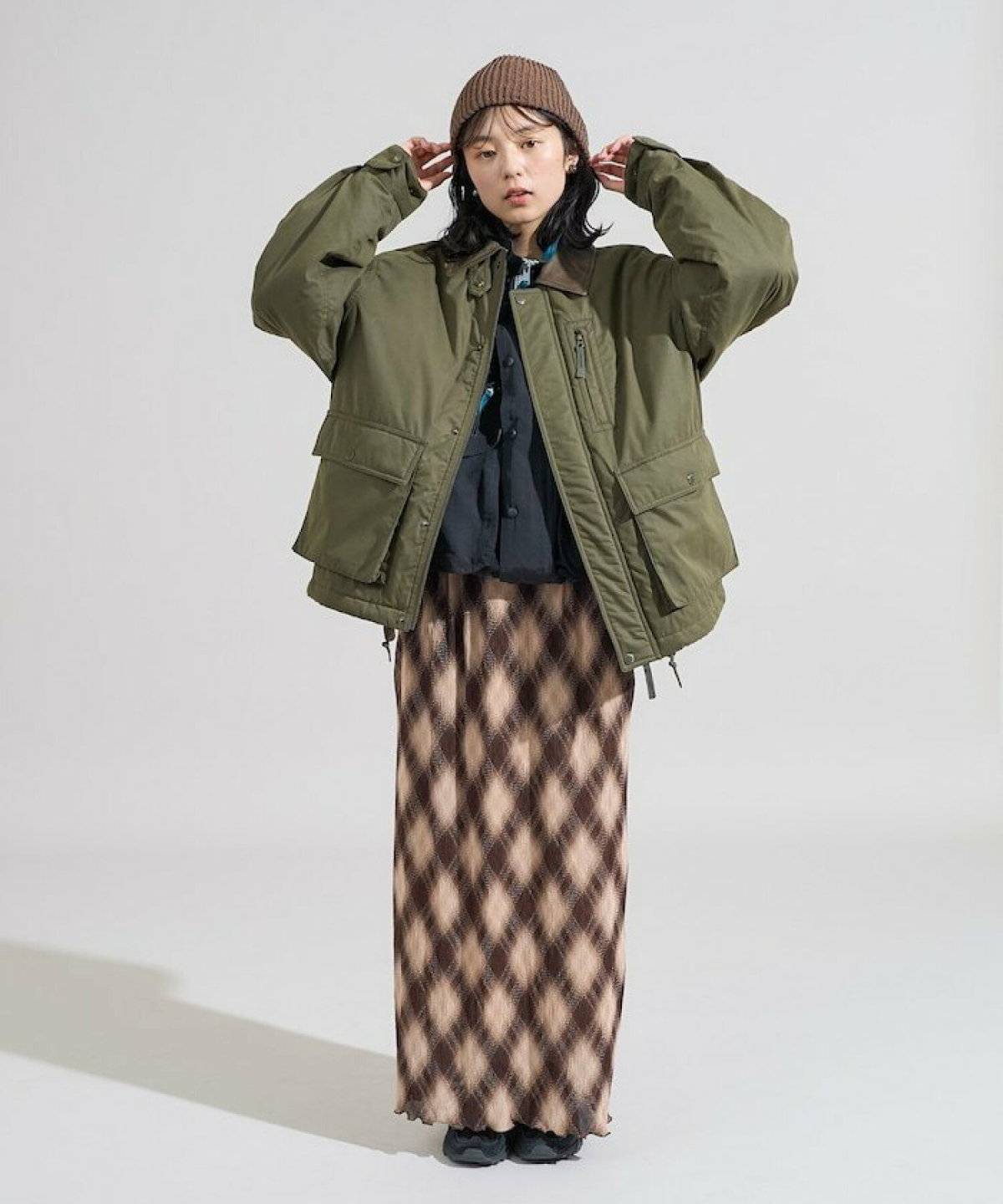 マウンテンパーカーコーデ