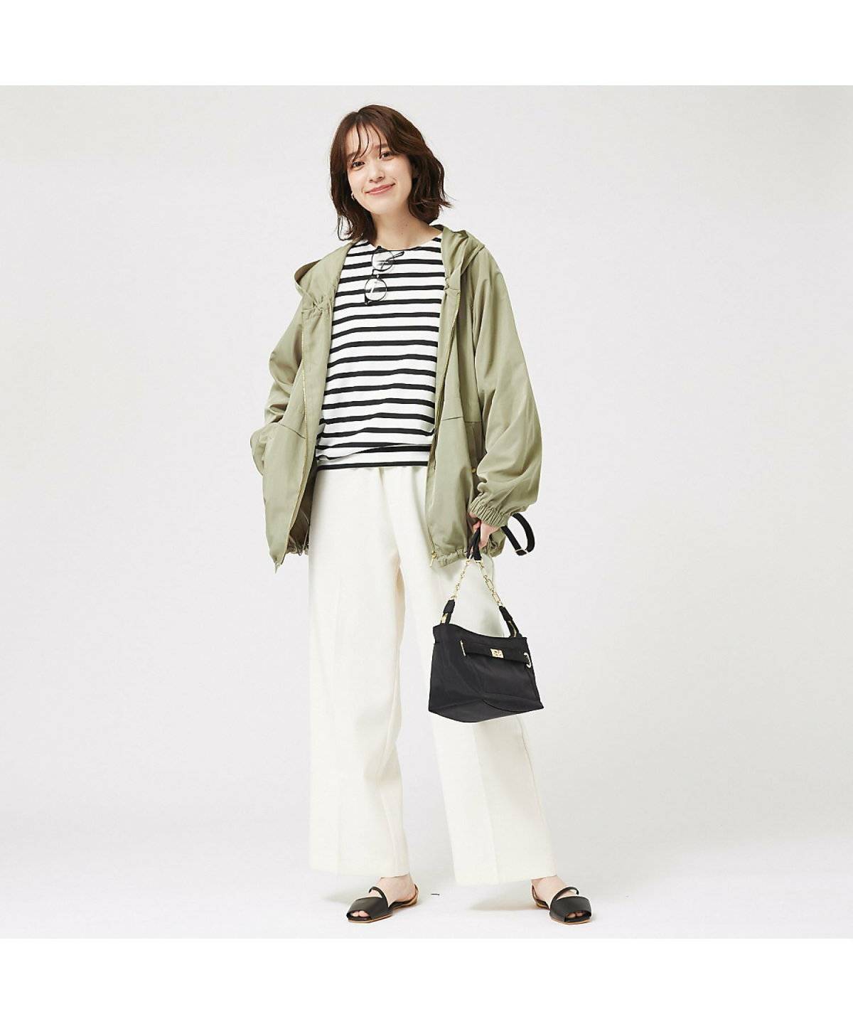 マウンテンパーカーコーデ