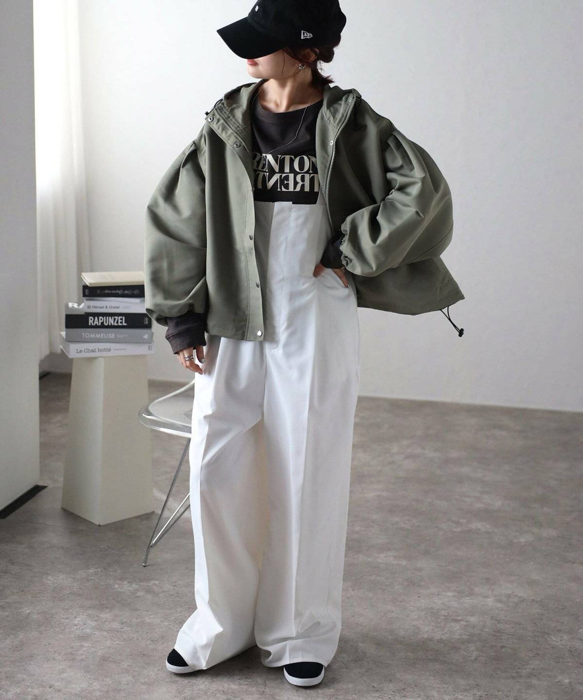 マウンテンパーカーコーデ