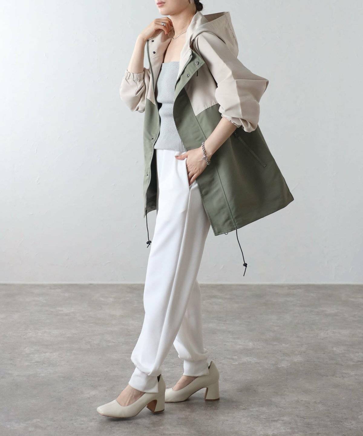 マウンテンパーカーコーデ