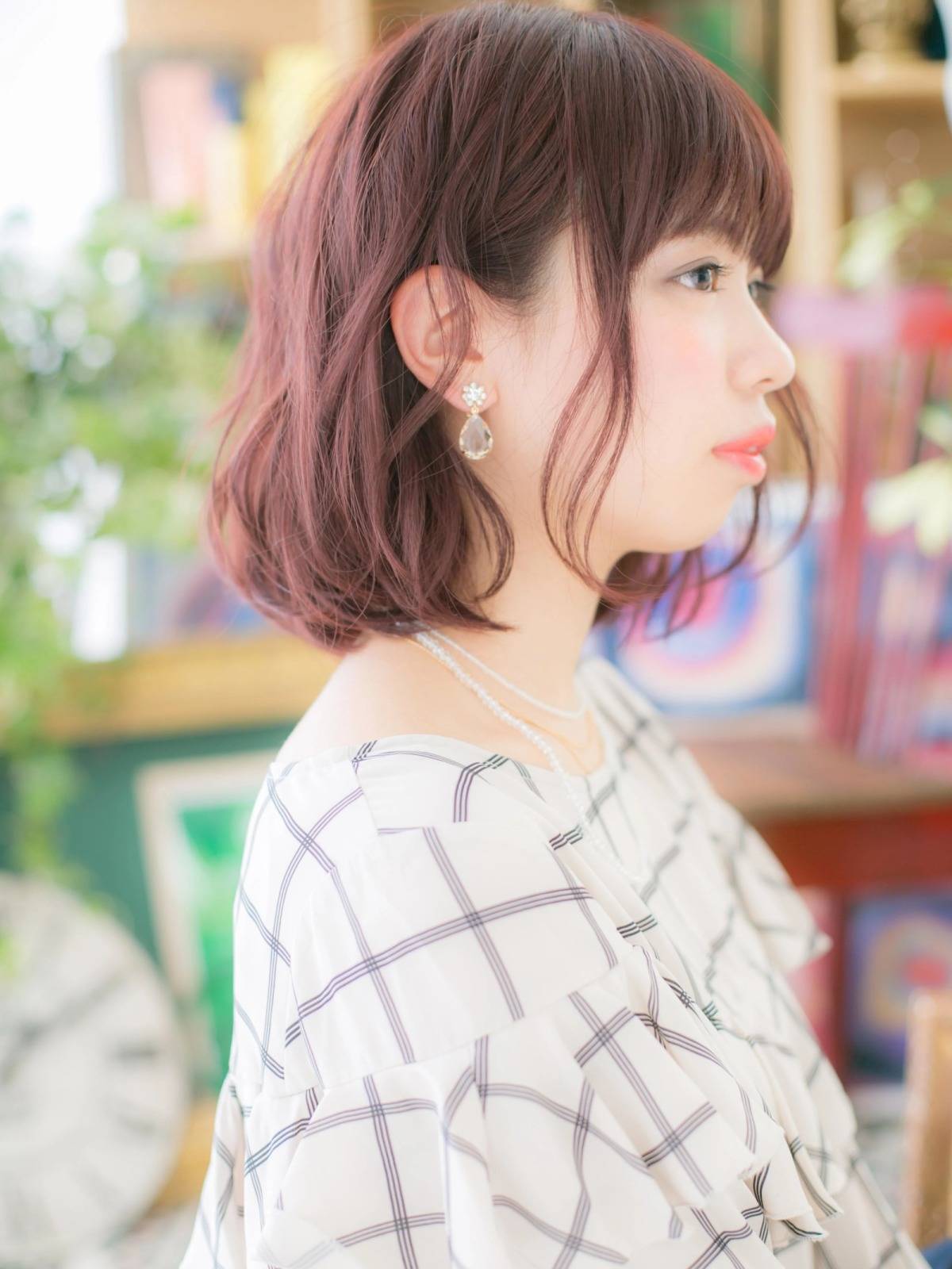 暖色カラーのゆるウェーブボブ