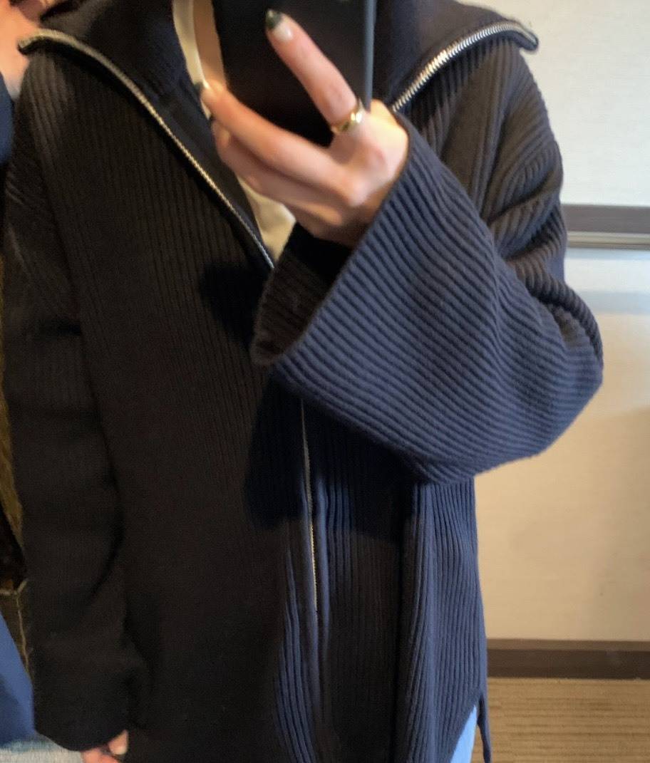 ZARAのネイビーニット(ダブルジップ)コーデ