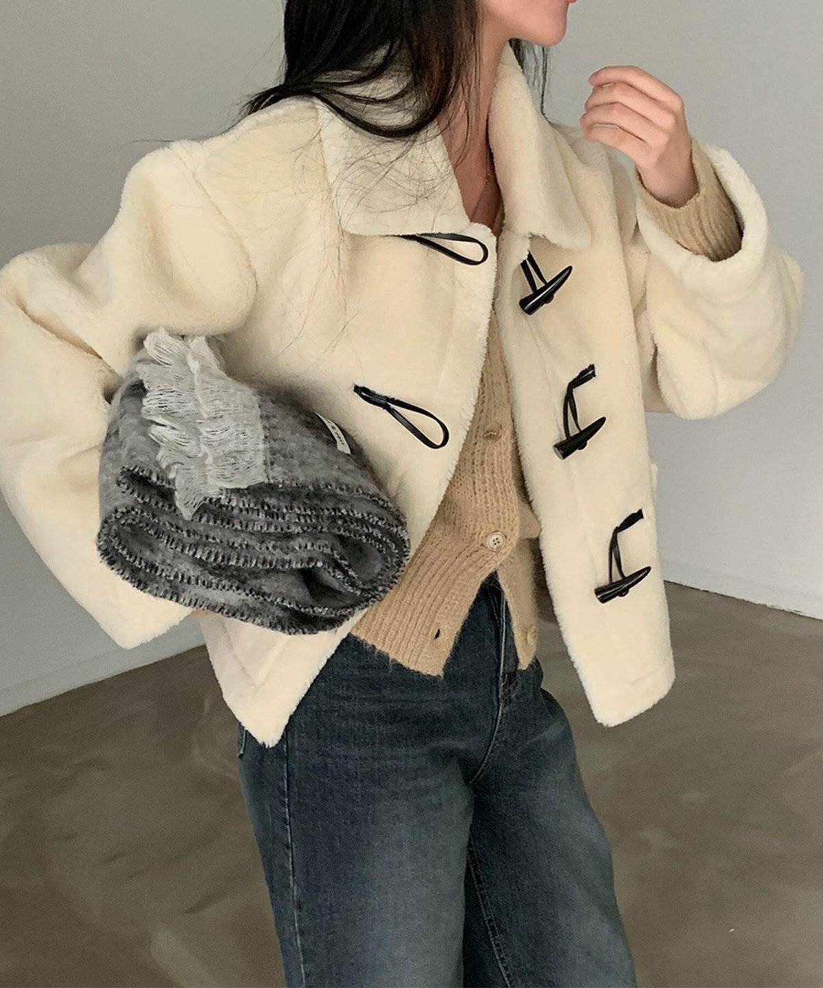 パンツコーデの女性