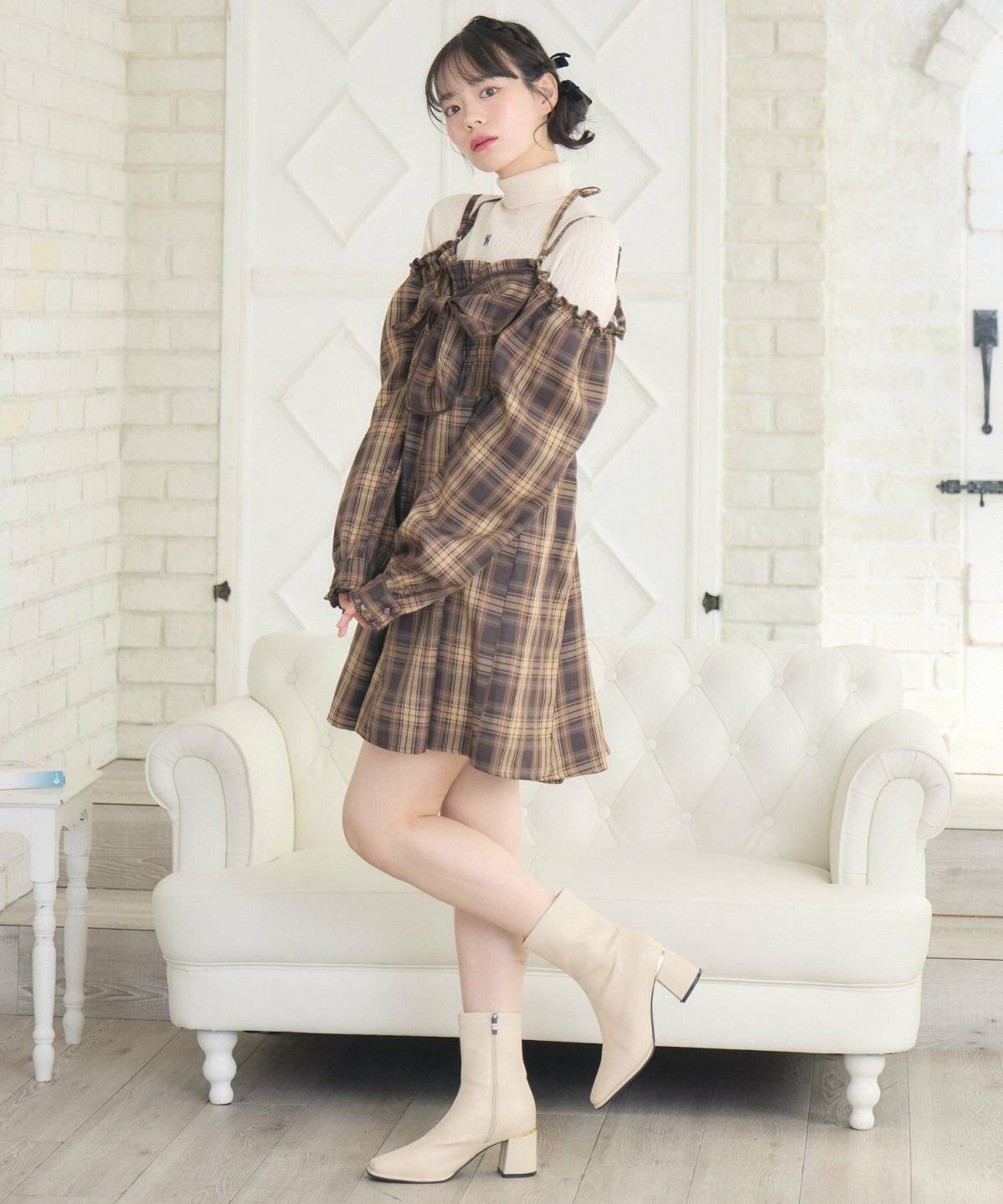 ワンピースコーデの女性