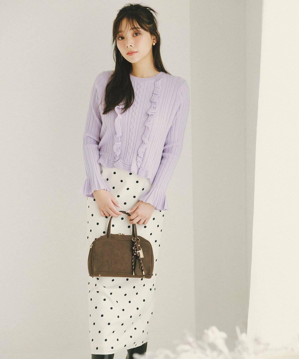 スカートコーデの女性