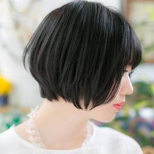  清楚な黒髪ボブ 