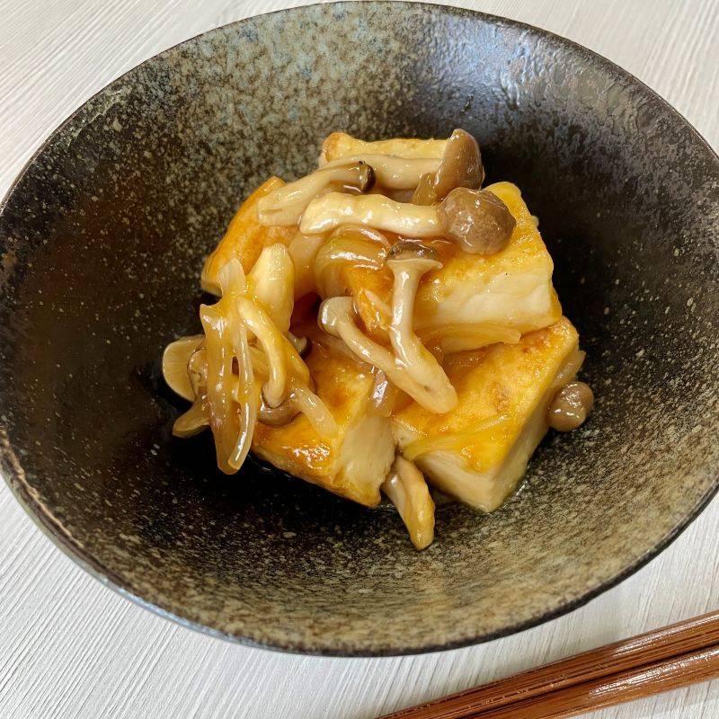 ヤマキ公式の「厚揚げときのこのうま味照り焼き」のレシピ