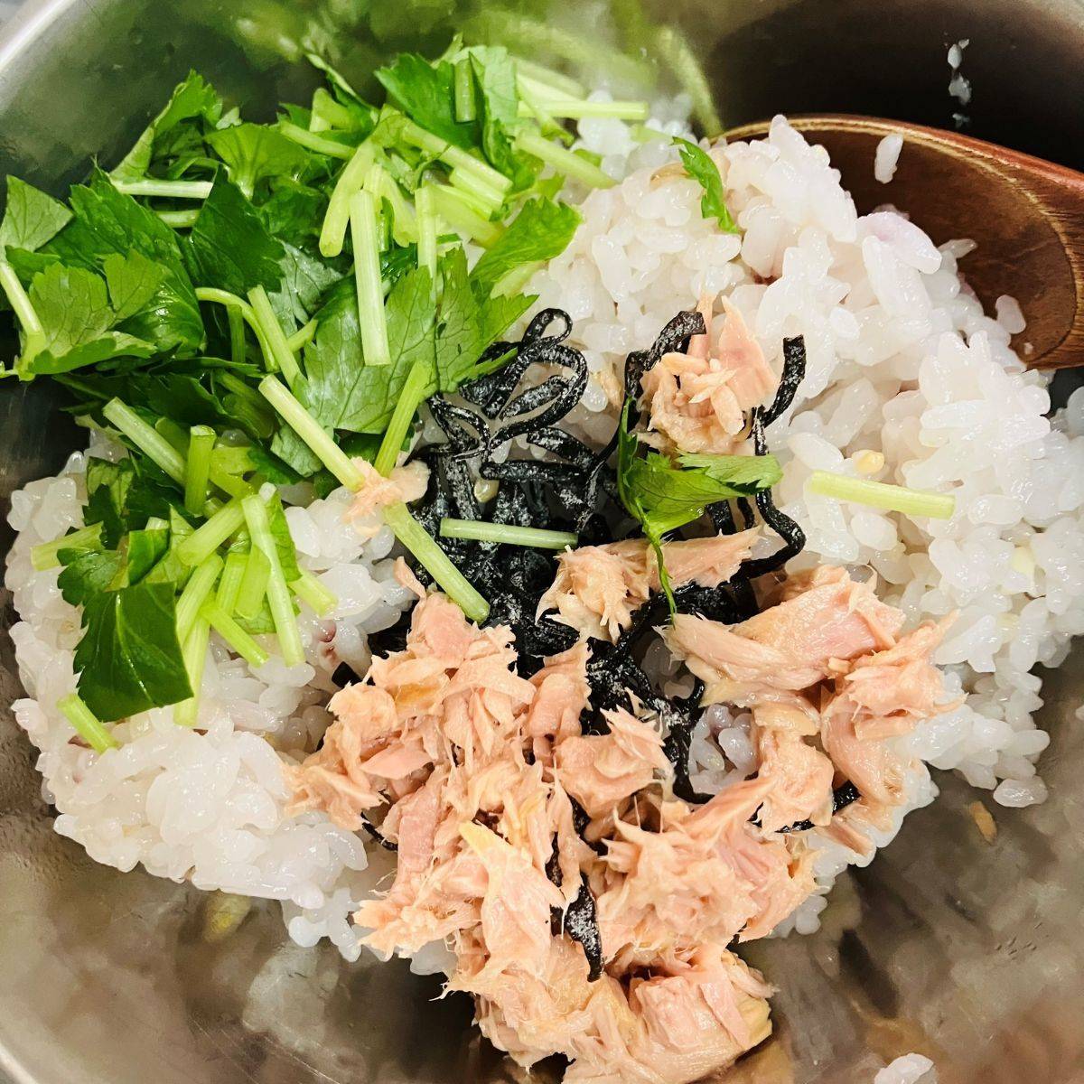 いなば公式の「三つ葉風味・キヌアとツナの塩昆布の混ぜご飯」のレシピ