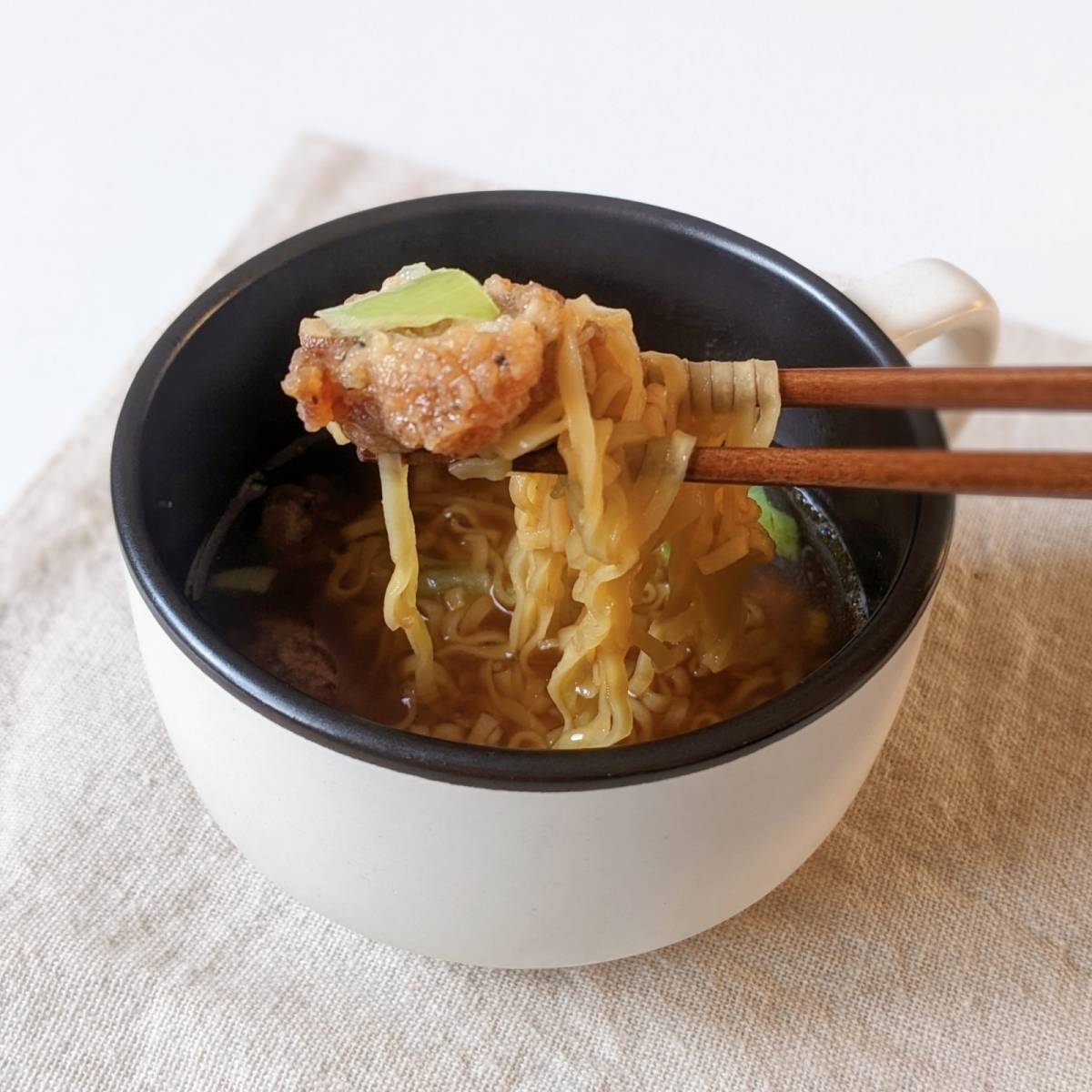チキンラーメン公式の「がっつり鶏からねぎ」のレシピ