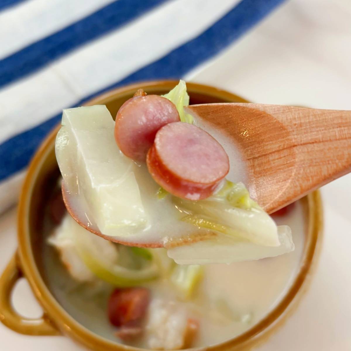 JAグループ公式の「ほっこり♪ウインナーとホタテと白菜のシチュー」のレシピ