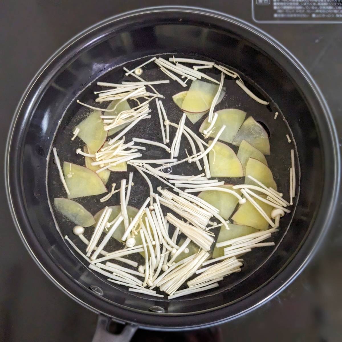 JAグループ公式の「サツマイモとえのきの味噌汁」のレシピ