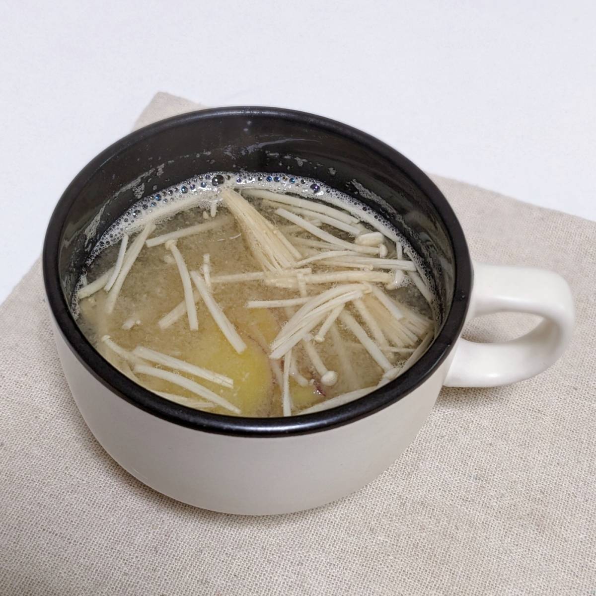 JAグループ公式の「サツマイモとえのきの味噌汁」のレシピ