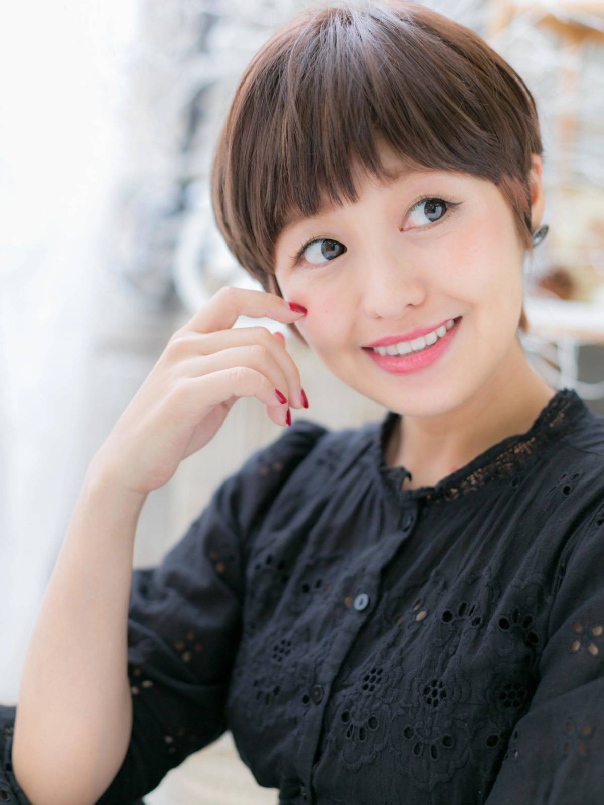 オン眉マッシュショート