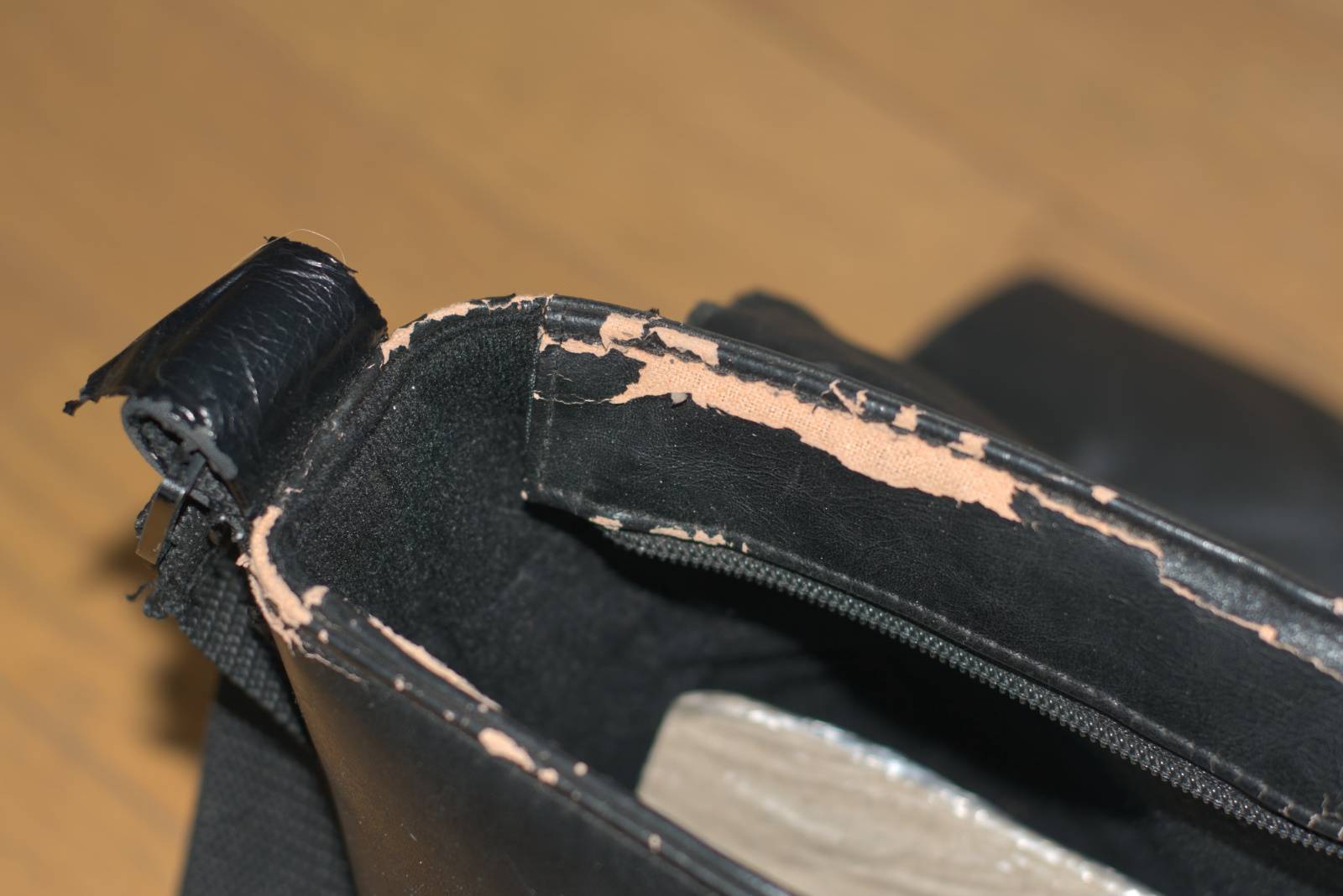 バッグ　人気運　下がる　破れ