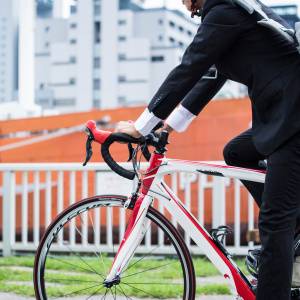  自転車に乗る人 