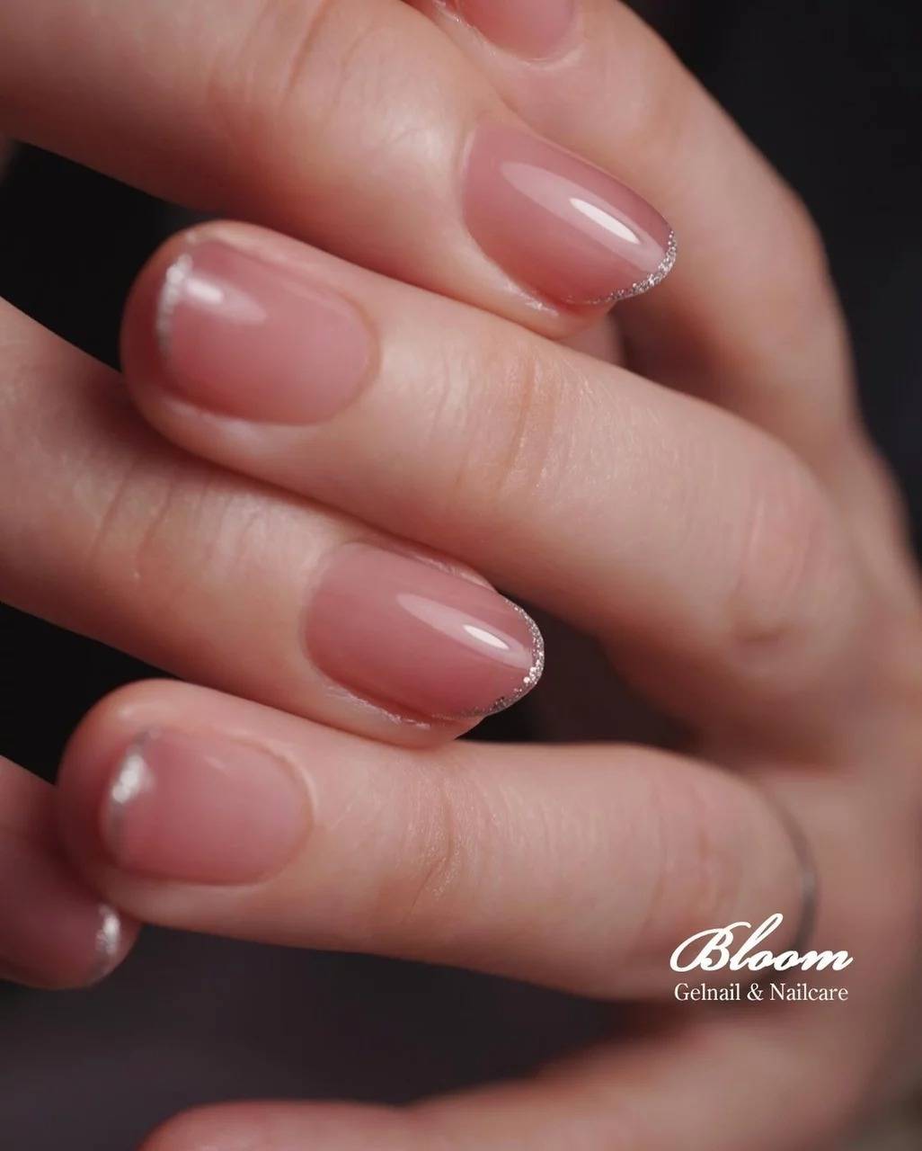 ピンクグラデーションとラメのフレンチネイル