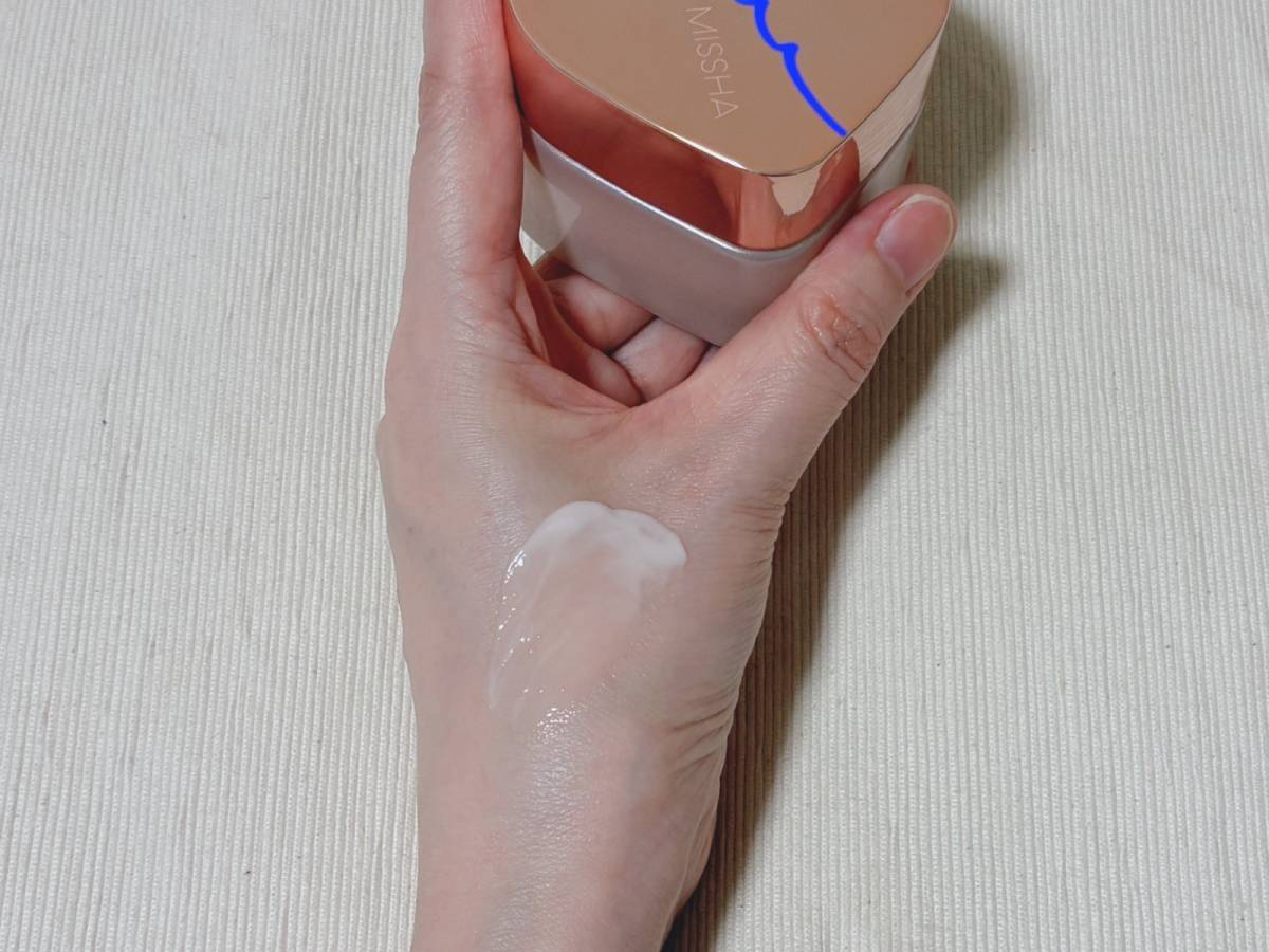 MISSHA ミシャ グロウスキンバーム 朝クリーム兼化粧下地 スウォッチ 本体 筆者手