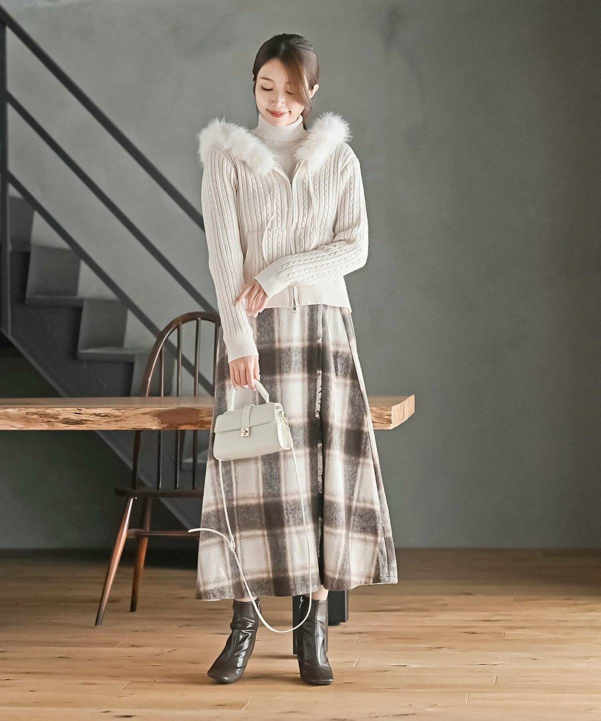 スカートコーデの女性