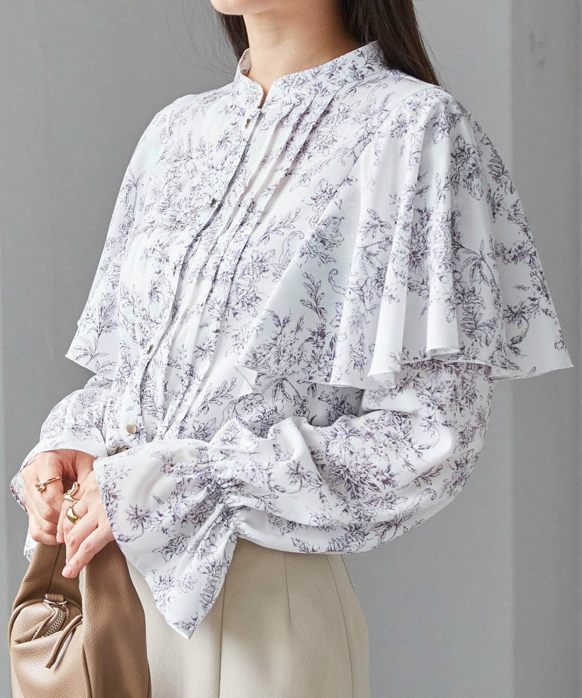 スカートコーデの女性