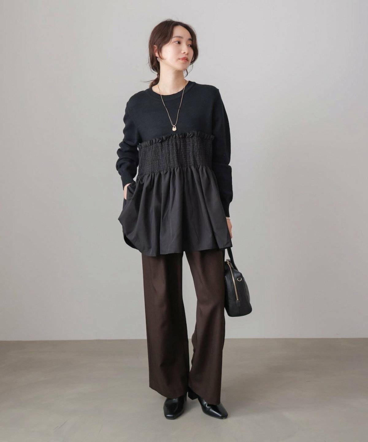 パンツコーデの女性