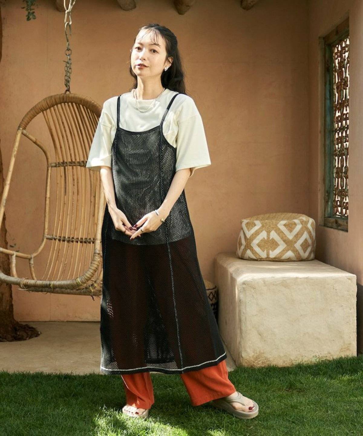 夏コーデの女性