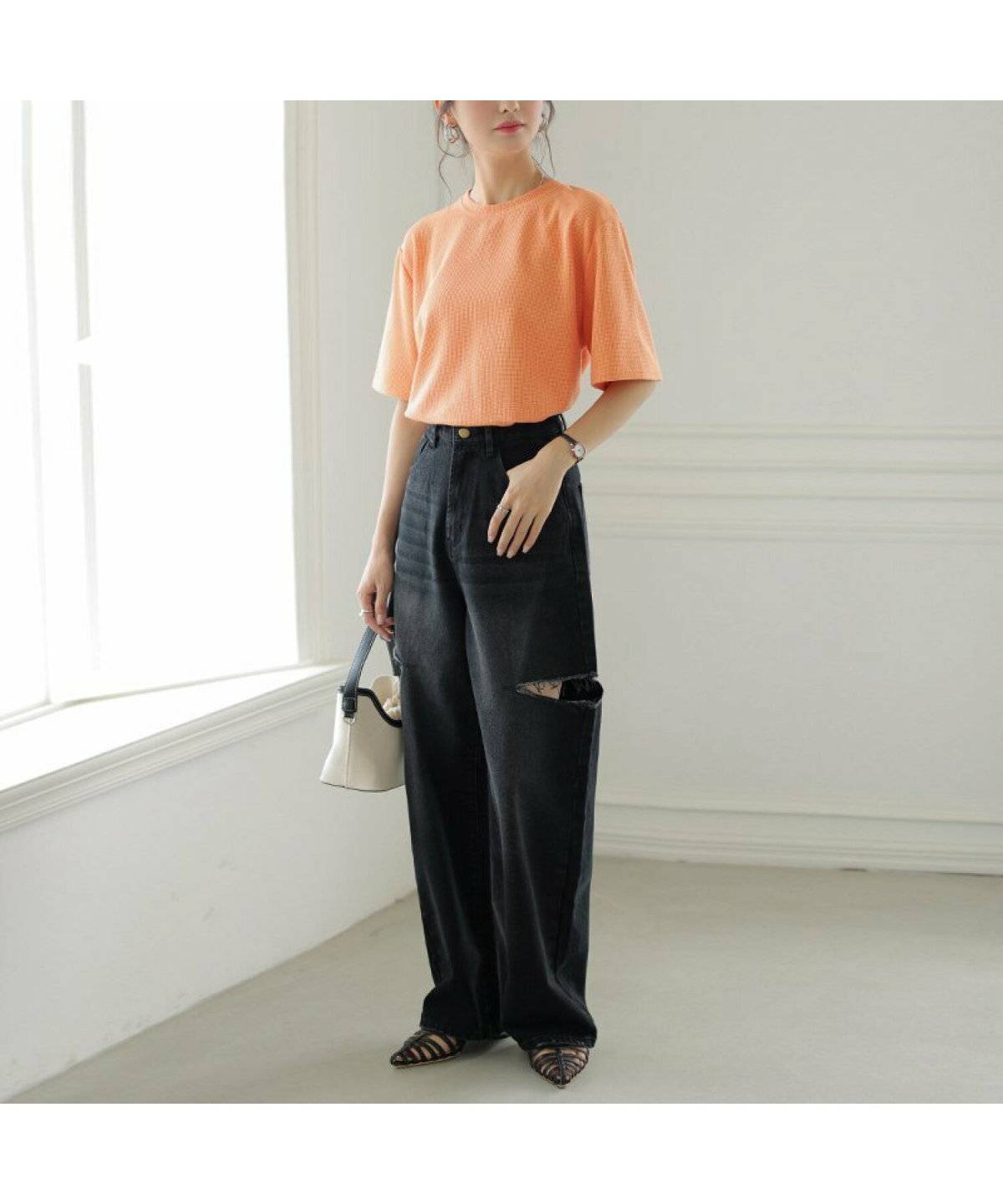 夏コーデの女性