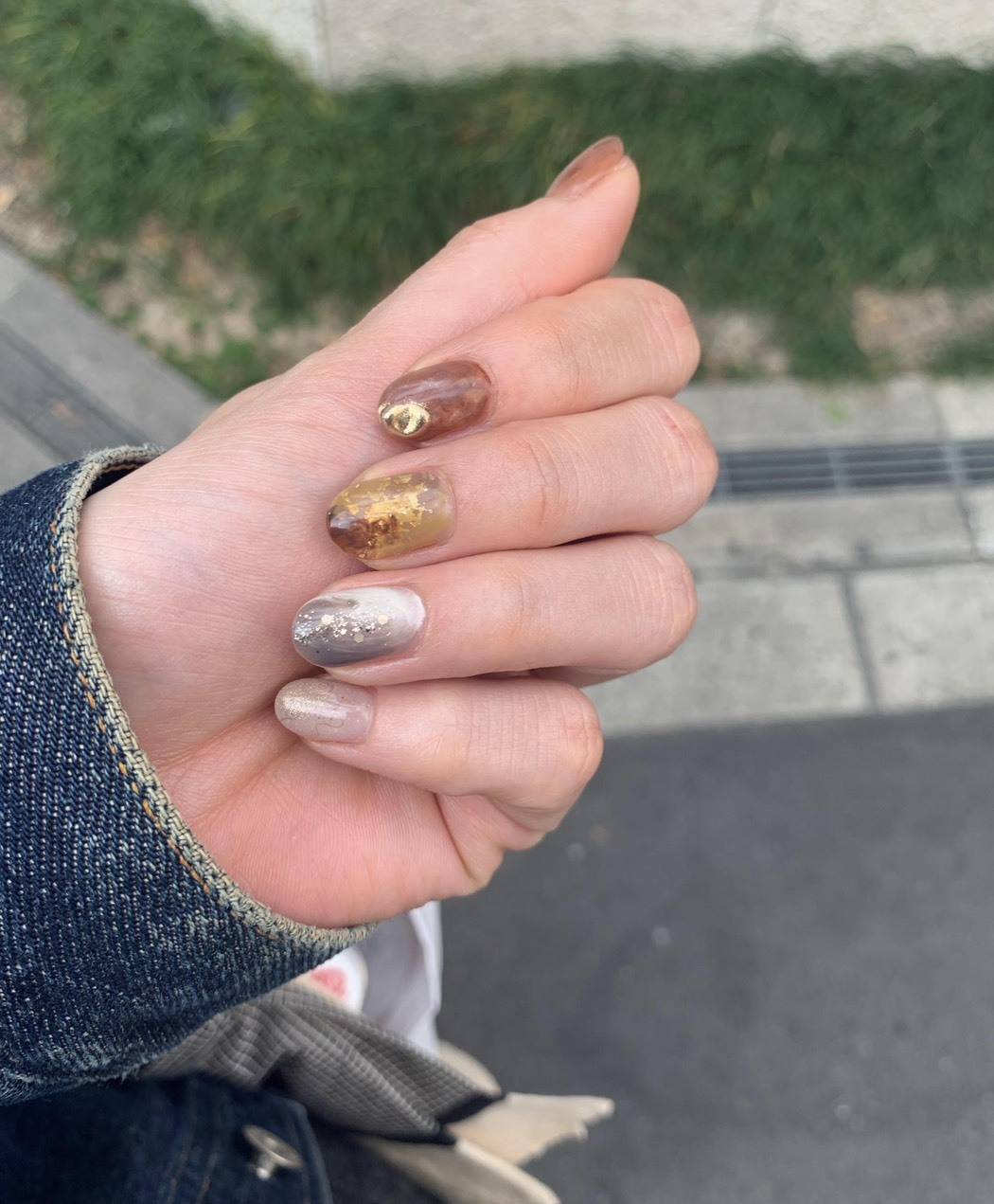 ブラウンのニュアンスネイル